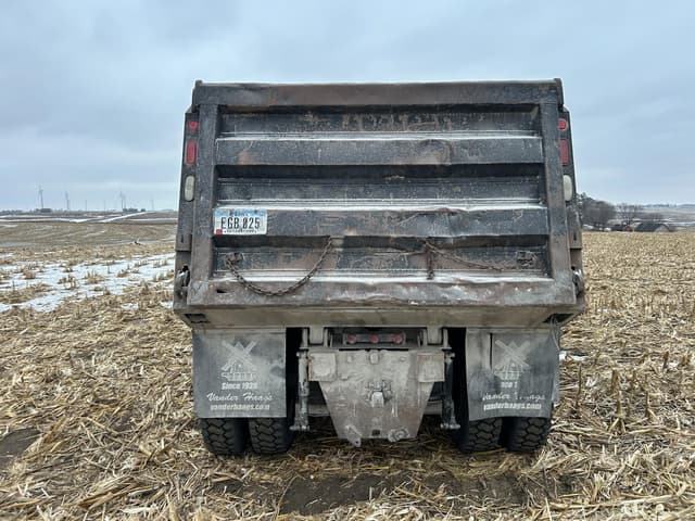 Image of International 9900 equipment image 3