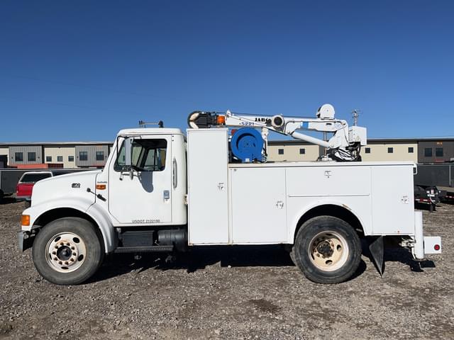 Image of International Navistar 4700 equipment image 1