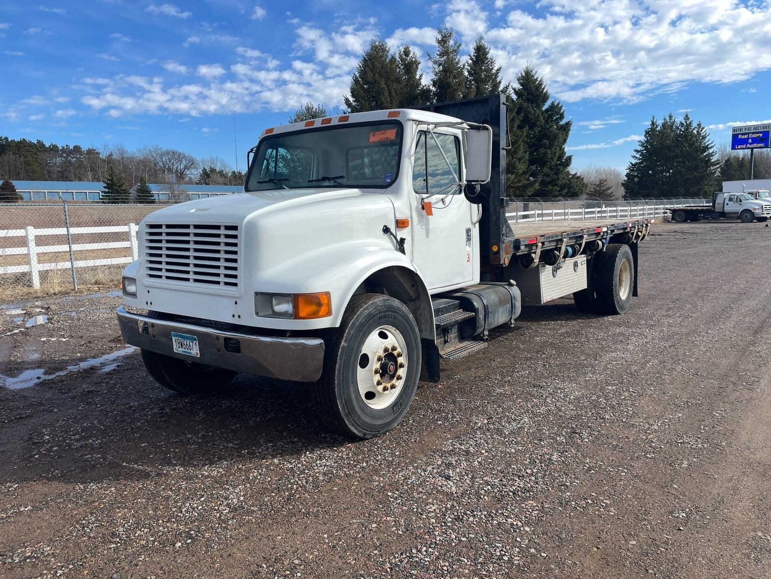 2001 International 4900 Equipment Image0