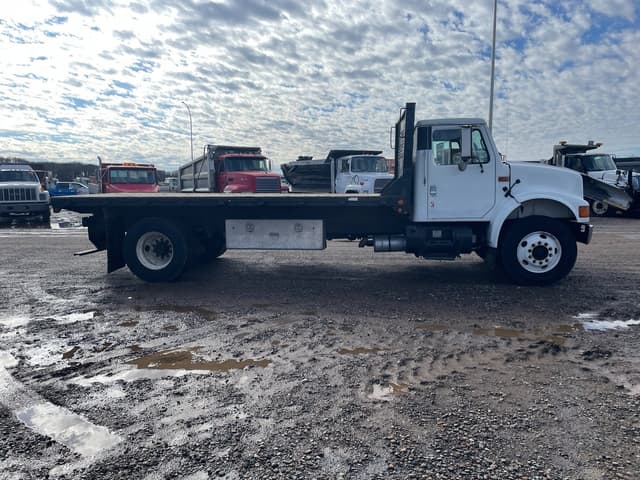 Image of International 4900 equipment image 4