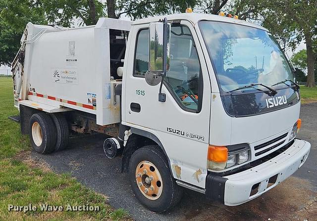 Image of Isuzu NPR-HD equipment image 2