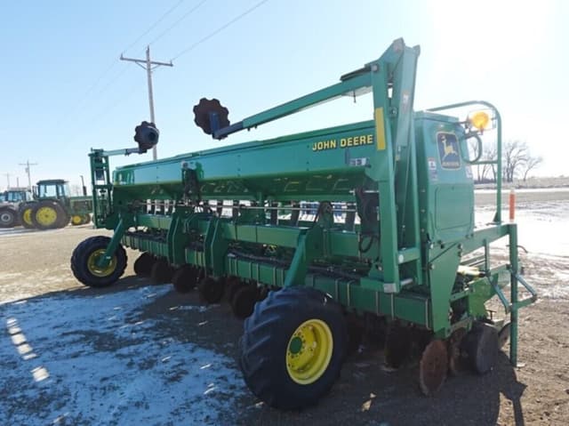 Image of John Deere 1535 equipment image 4