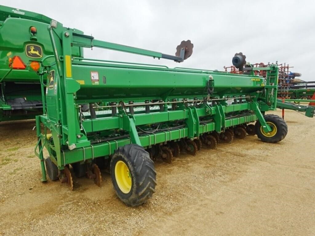 2001 John Deere 1535 Equipment Image0