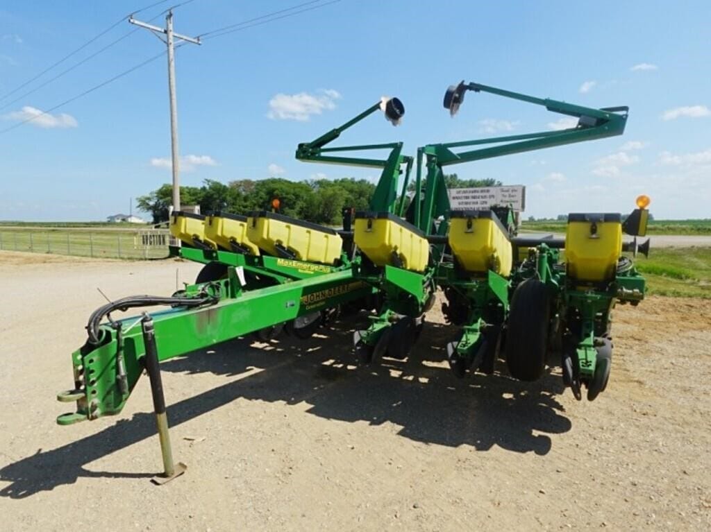 2001 John Deere 1760 Equipment Image0