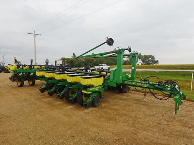 Image of John Deere 1770 equipment image 1