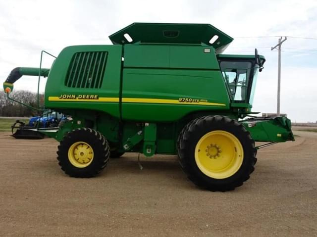 Image of John Deere 9750 STS equipment image 2
