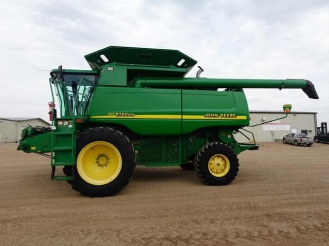 Image of John Deere 9750 STS equipment image 3