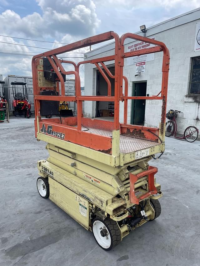 Image of JLG 1932E2 equipment image 1