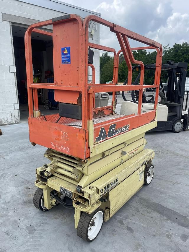 Image of JLG 1932E2 equipment image 2