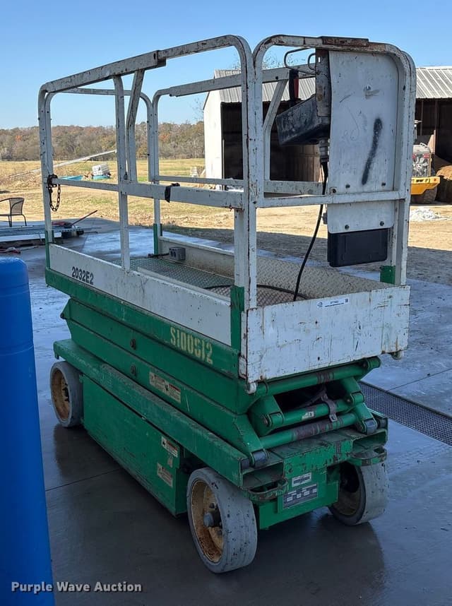 Image of JLG 2032E2 equipment image 2