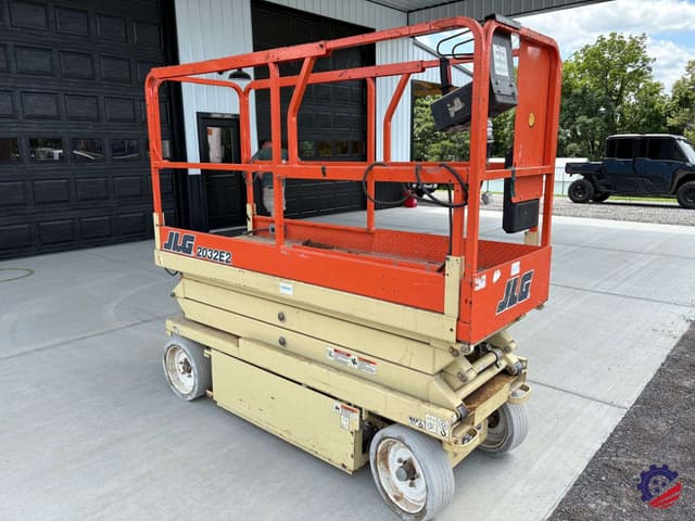 Image of JLG 2032E2 equipment image 3