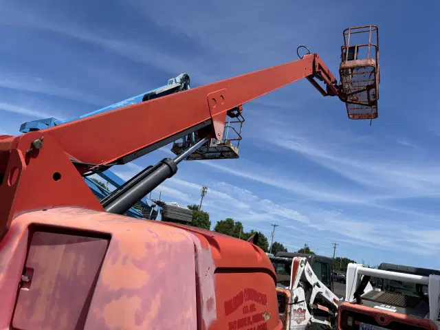 Image of JLG 460SJ equipment image 2
