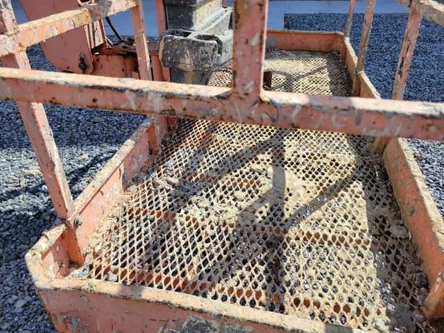 Image of JLG 600A equipment image 4
