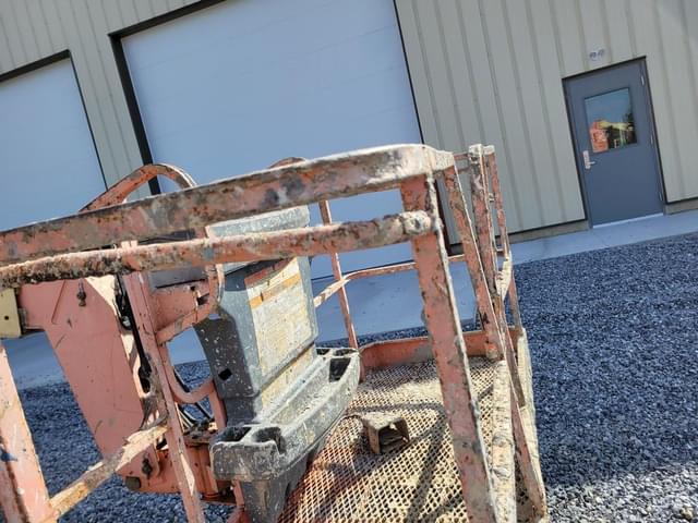 Image of JLG 600A equipment image 3