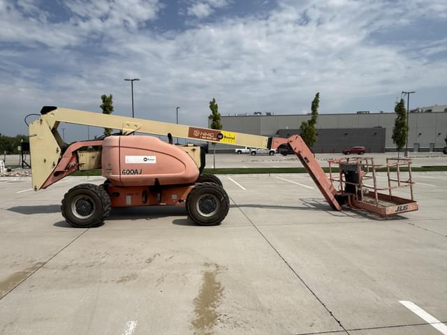 Image of JLG 600AJ equipment image 3
