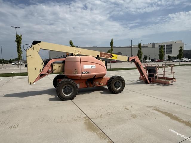 Image of JLG 600AJ equipment image 4
