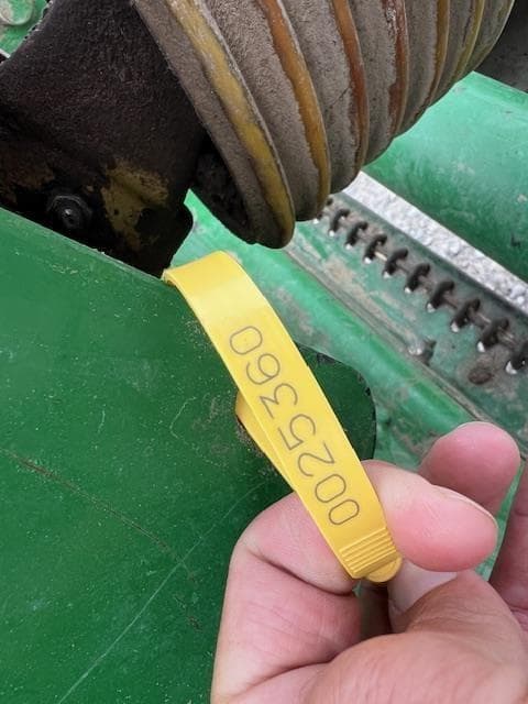 Image of John Deere 1517 equipment image 4