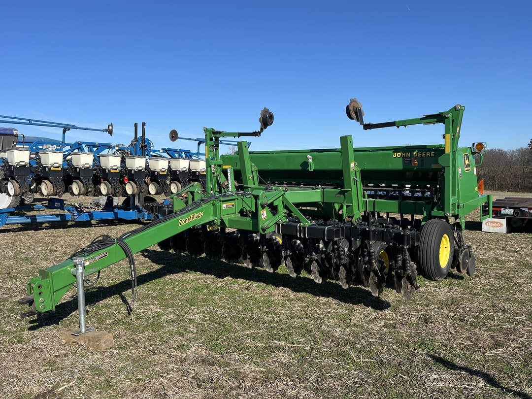 Image of John Deere 1520 Primary image