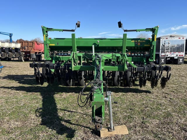 Image of John Deere 1520 equipment image 1