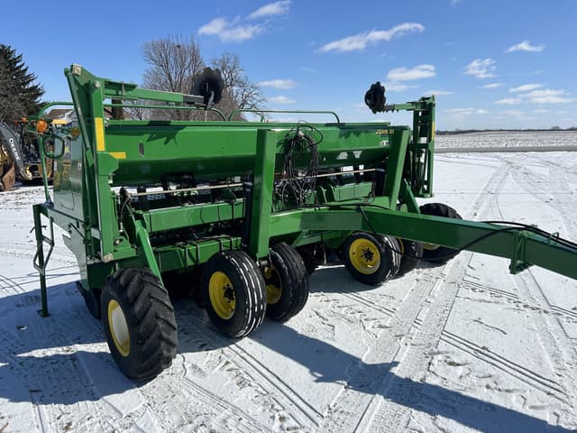 Image of John Deere 1535 equipment image 1