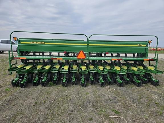 Image of John Deere 1535 equipment image 4