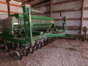 2001 John Deere 1560 Image