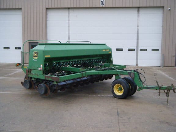 2001 John Deere 1560 Equipment Image0