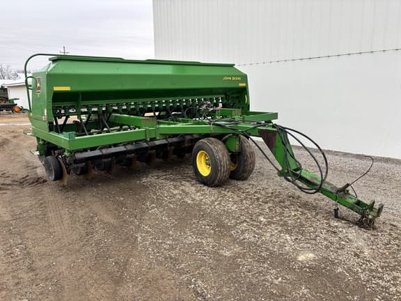 Image of John Deere 1560 equipment image 2