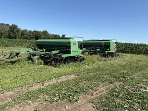 2001 John Deere 1560 Image