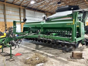 2001 John Deere 1560 Image