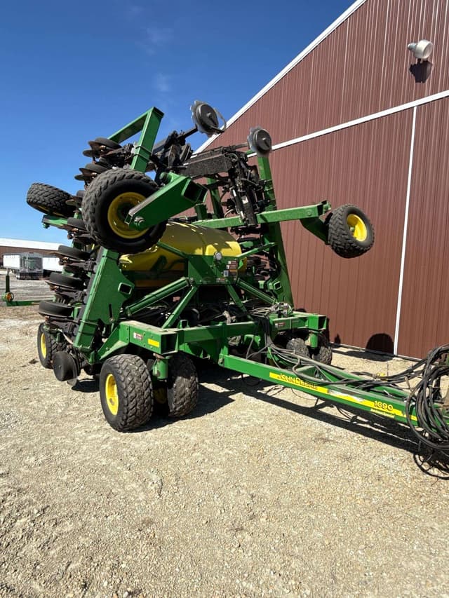 Image of John Deere 1690 equipment image 1
