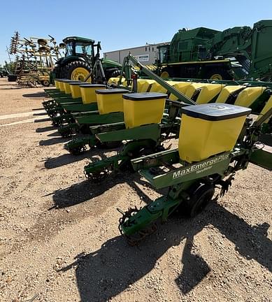 Image of John Deere 1700 equipment image 3