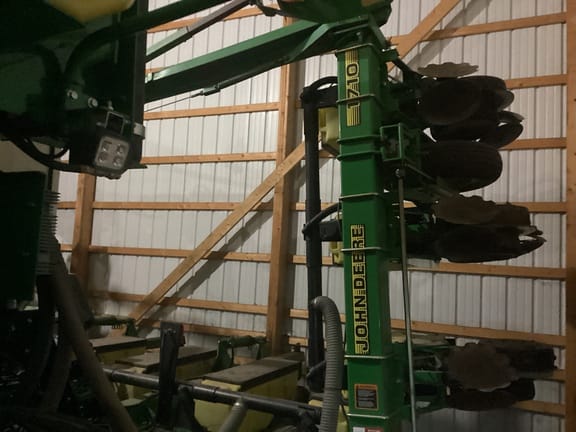 2001 John Deere 1710 Equipment Image0