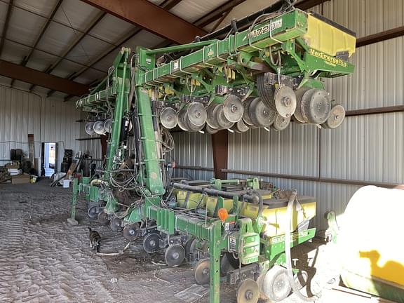 Image of John Deere 1720 equipment image 3