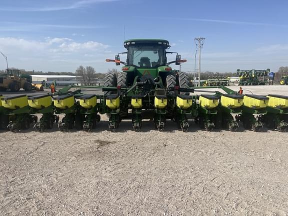 Image of John Deere 1720 equipment image 2