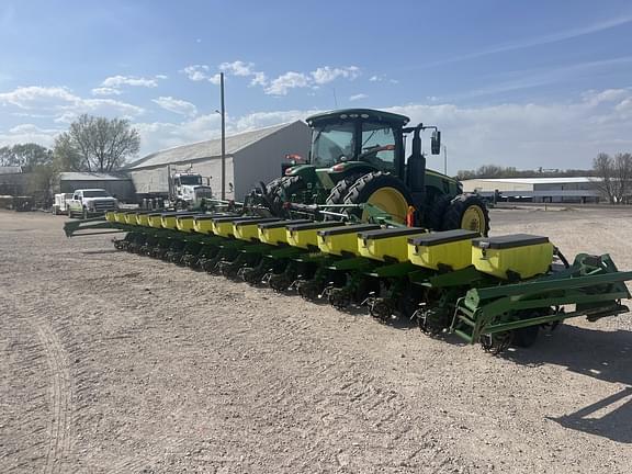 Image of John Deere 1720 equipment image 1