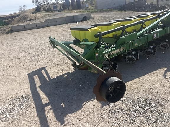 Image of John Deere 1720 equipment image 4