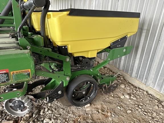 Image of John Deere 1720 equipment image 3