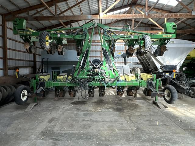 Image of John Deere 1720 equipment image 2