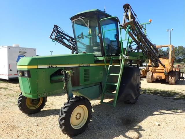 Image of John Deere 6700 equipment image 1