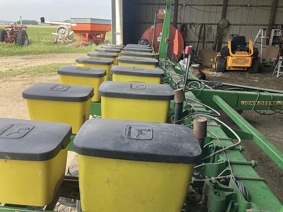 Image of John Deere 1750 equipment image 4