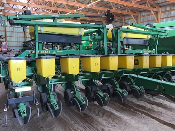 Image of John Deere 1750 equipment image 1