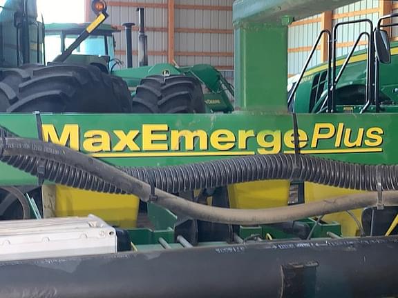 Image of John Deere 1750 equipment image 3
