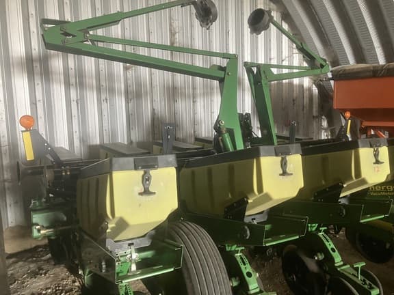 Image of John Deere 1760 equipment image 1