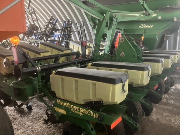 2001 John Deere 1760 Equipment Image0