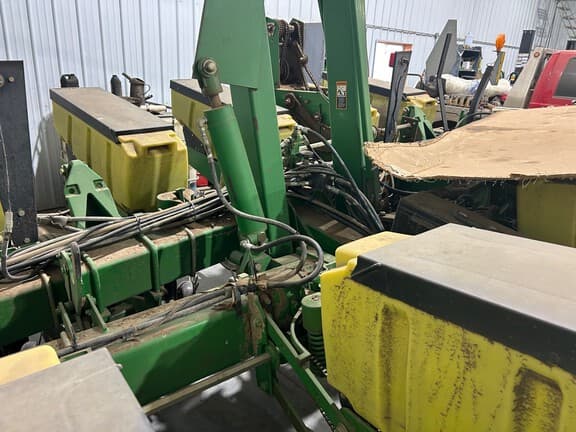 Image of John Deere 1760 equipment image 4