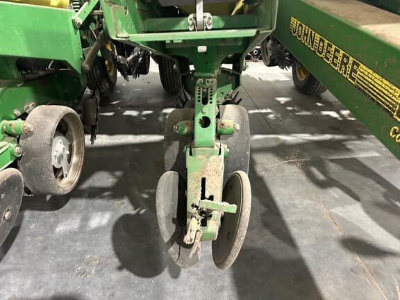 Image of John Deere 1760 equipment image 2