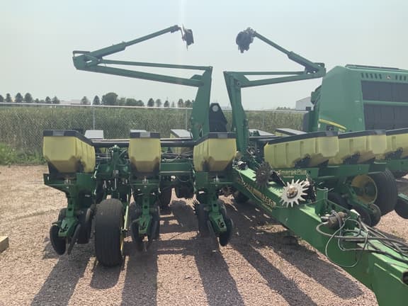 Image of John Deere 1760 equipment image 3