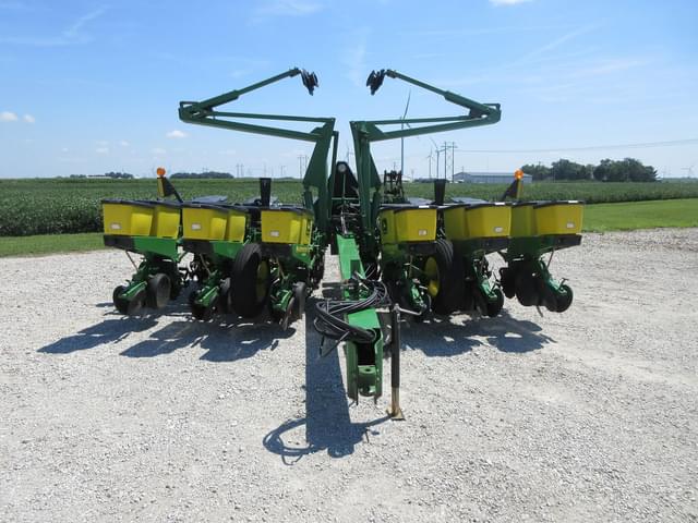 Image of John Deere 1760 equipment image 1