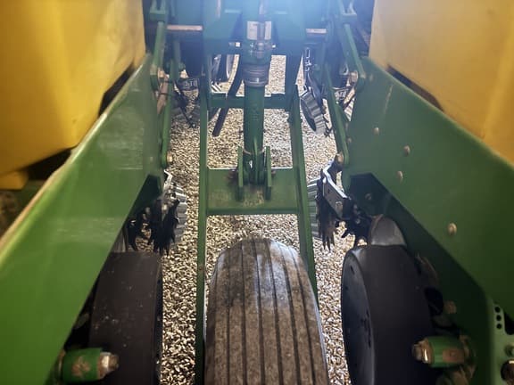 Image of John Deere 1760 equipment image 1